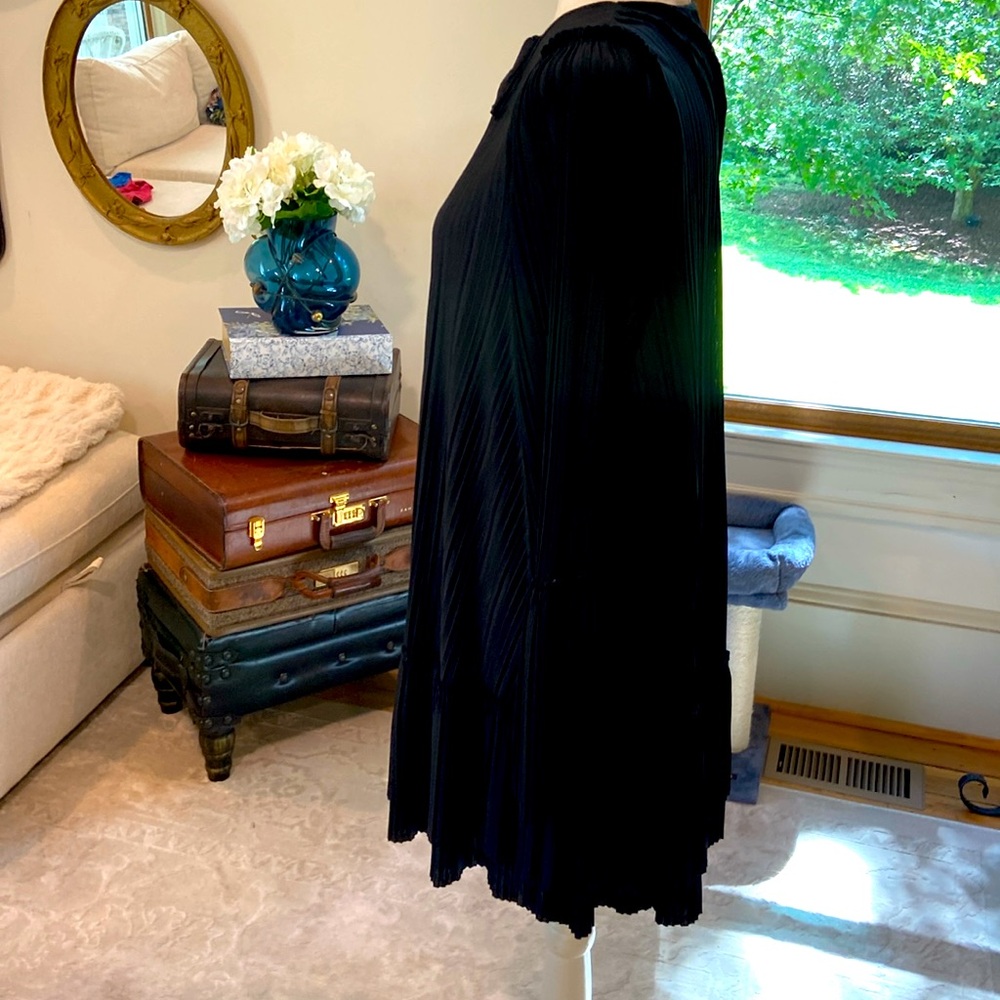 Free People Can't Help It Plisse Black Bell Sleeve Mini Dress Size
Medium - Picture 7 of 9